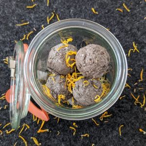 Selbstgemachte Seedbombs